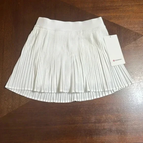 Lululemon Varsity HR pleated tennis skirt - Picture 2 of 7